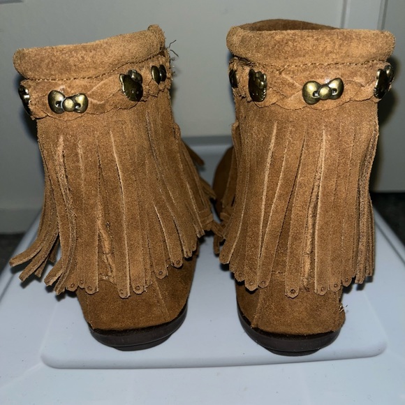 Minnetonka for Hello Kitty Fringe Boots - Picture 6 of 8